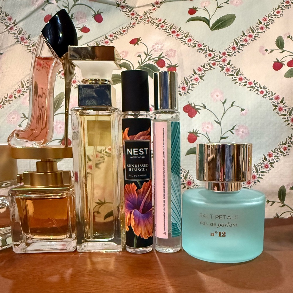Bundle of Small Travel Mini Size Perfume - Picture 7 of 9